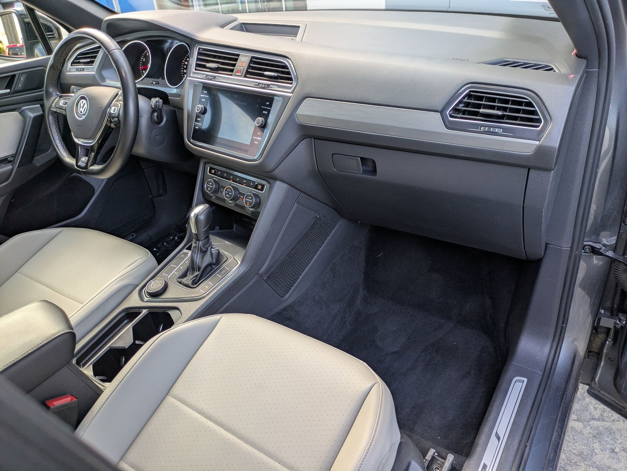 Used 2021 Volkswagen Tiguan SE image 28