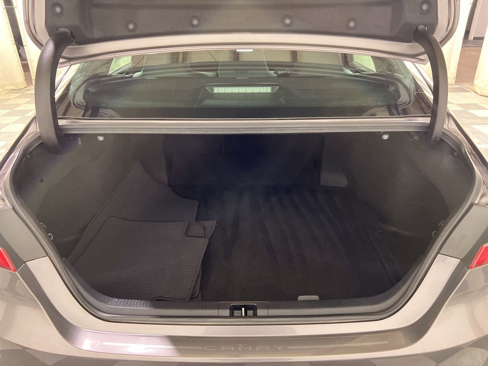 Used 2022 Toyota Camry LE image 25