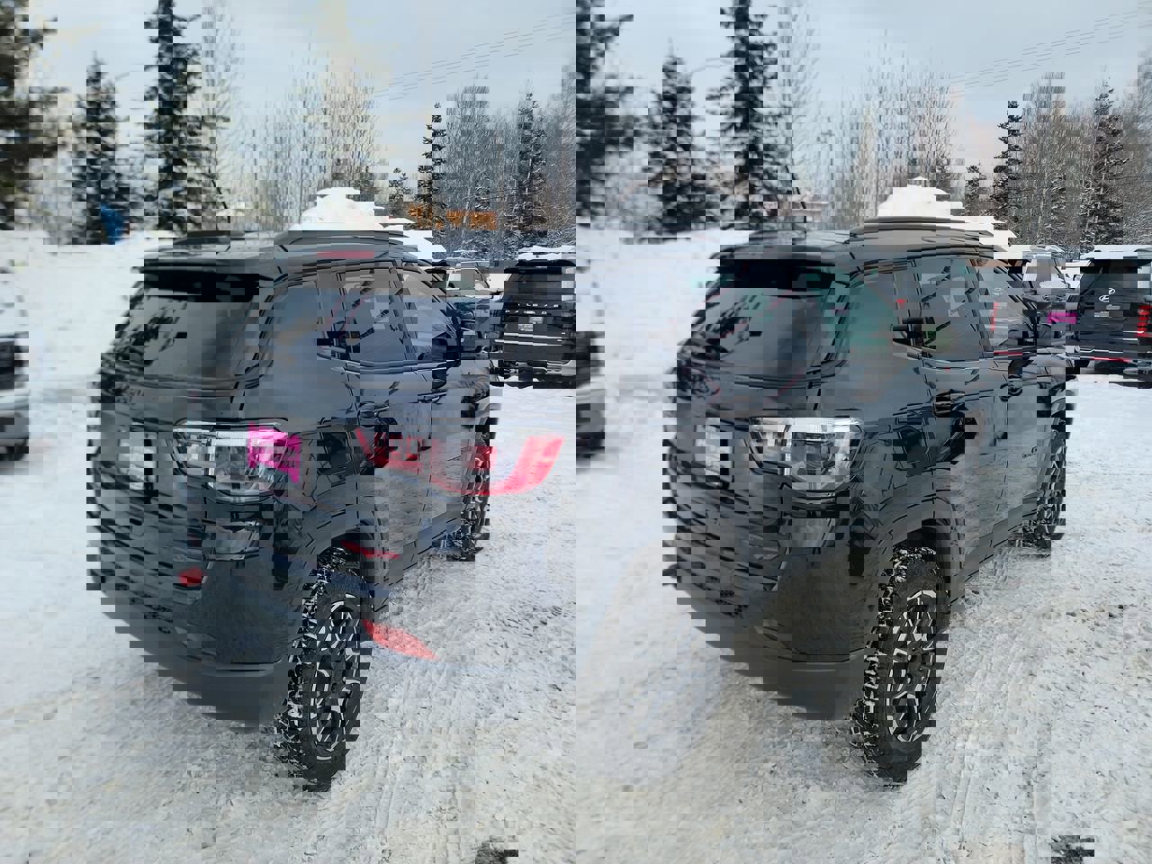 Used 2024 Jeep Compass Trailhawk image 8