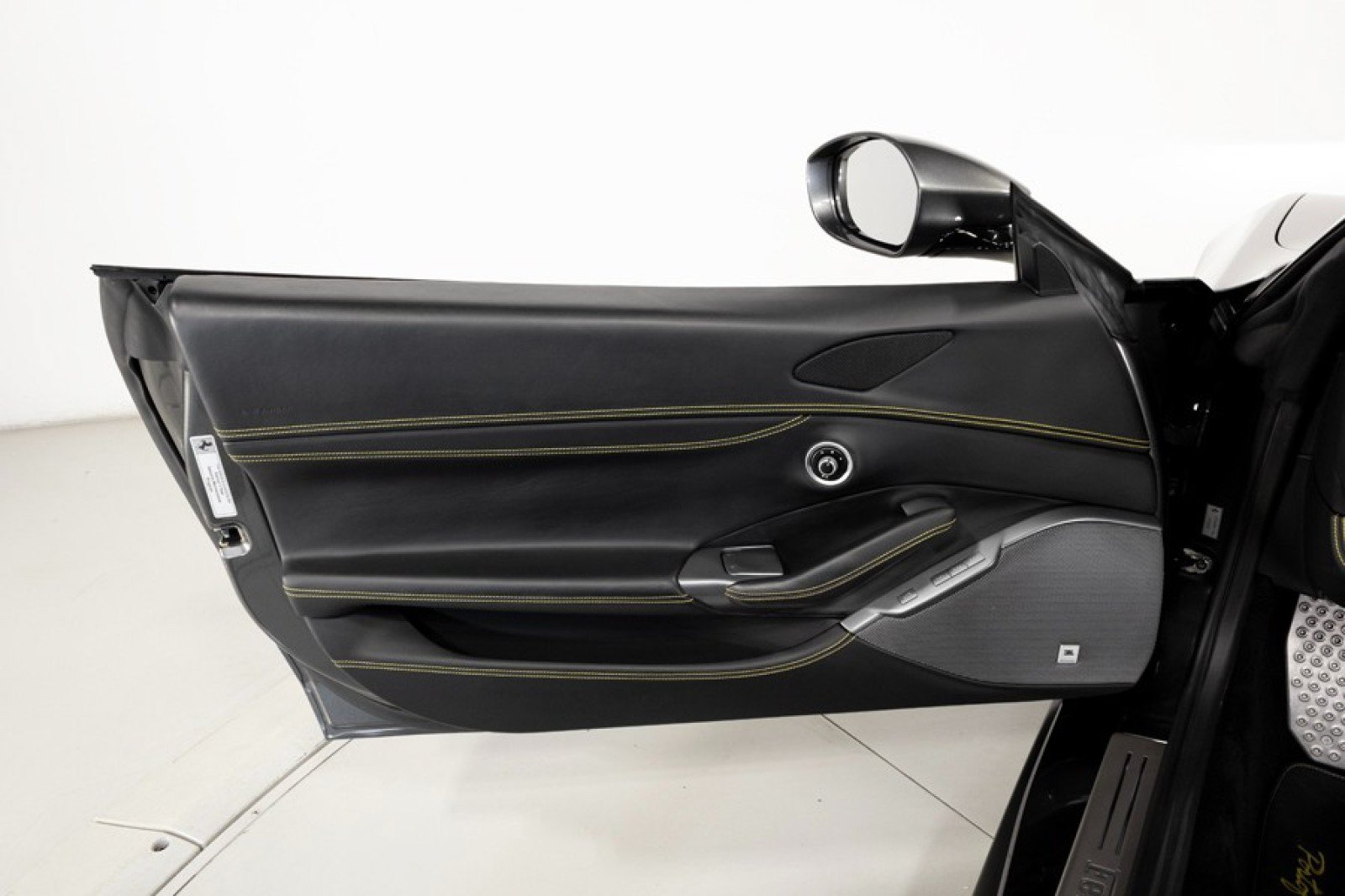 Used 2020 Ferrari Portofino RWD image 40