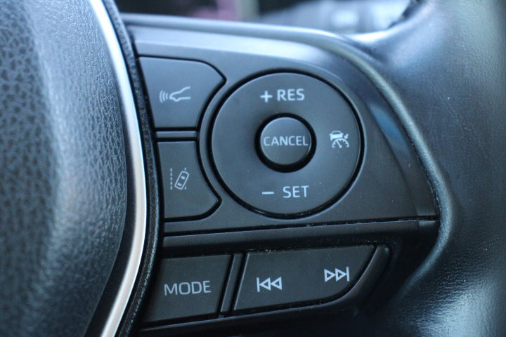 Used 2021 Toyota Venza LE image 25