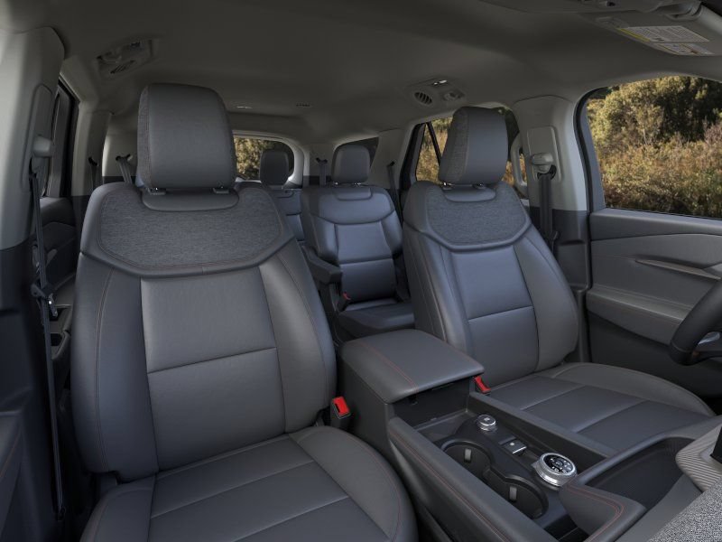 Used 2026 Ford Explorer Active w/ Active Comfort Package RWD image 13