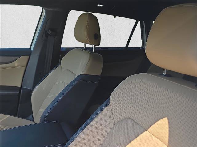 Used 2024 Volkswagen Atlas Cross Sport SE w/ Panoramic Sunroof Package FWD image 17