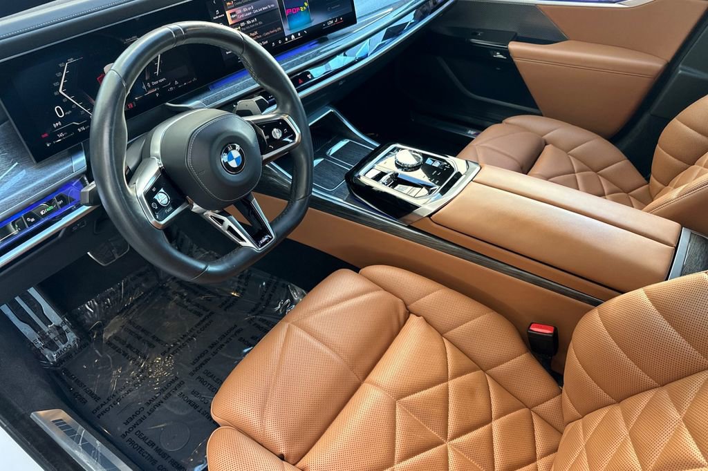 Used 2023 BMW 740i image 9