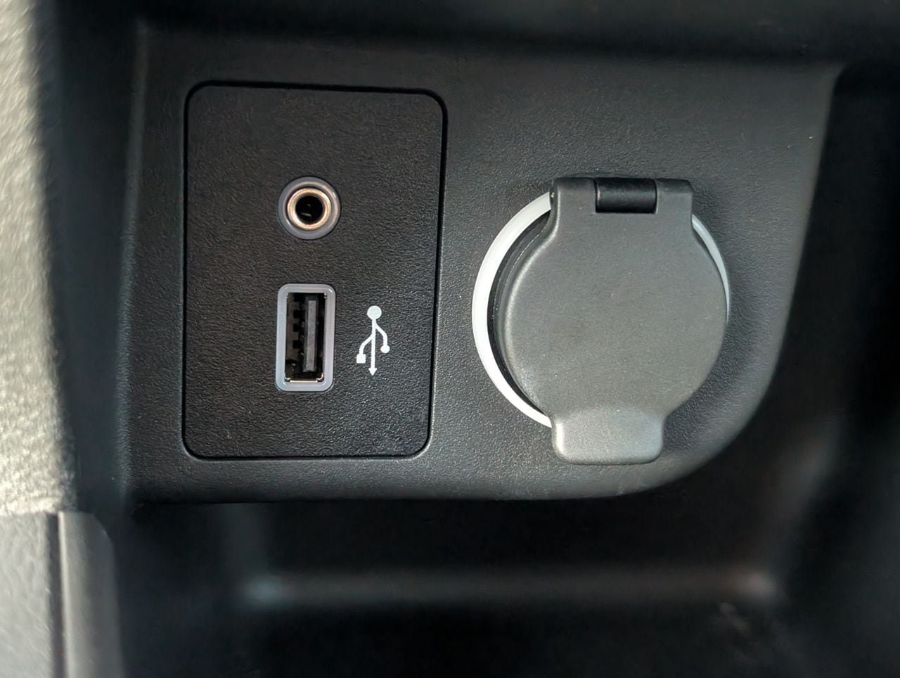 Certified 2025 Nissan Kicks Play S FWD image 18