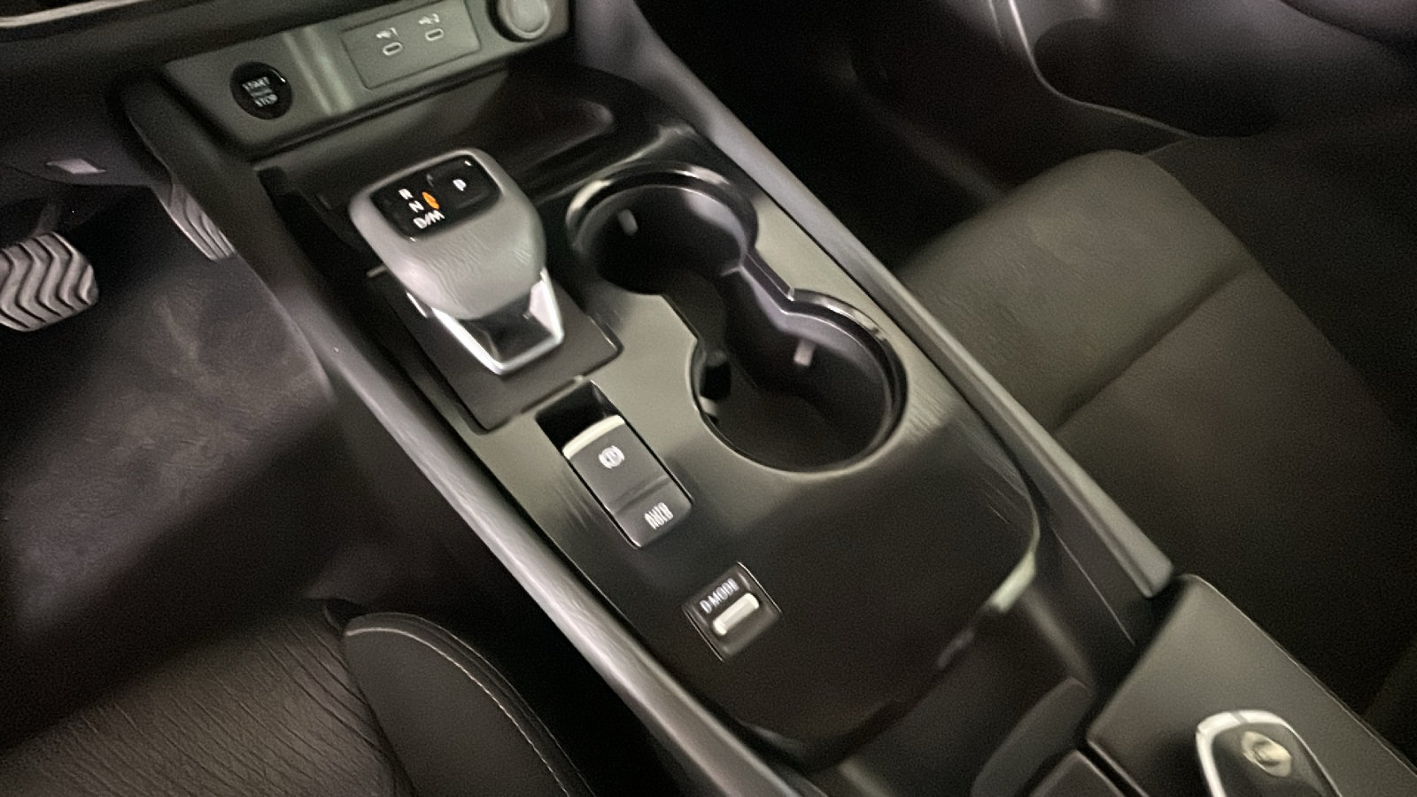 Used 2025 Nissan Rogue SV FWD image 24