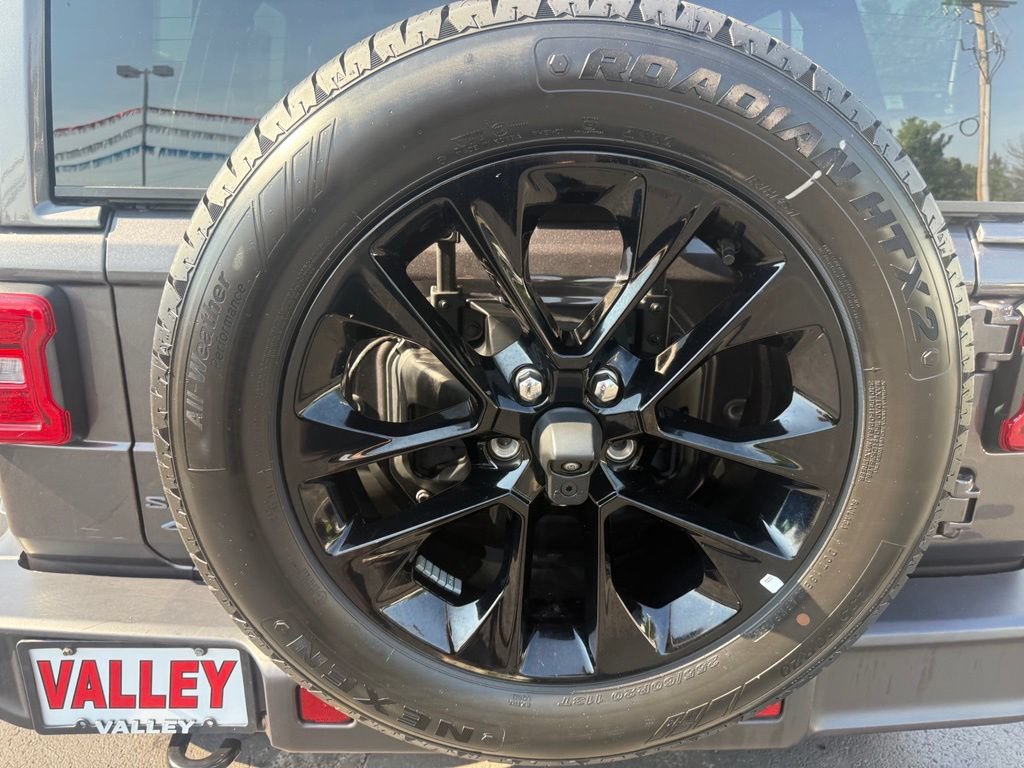 Used 2025 Jeep Wrangler Unlimited Sahara AWD/4WD image 48