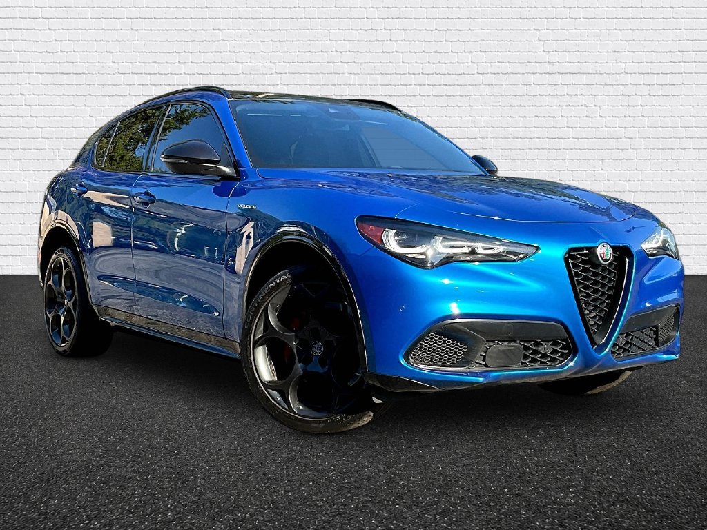 Used 2024 Alfa Romeo Stelvio Veloce AWD/4WD image 3