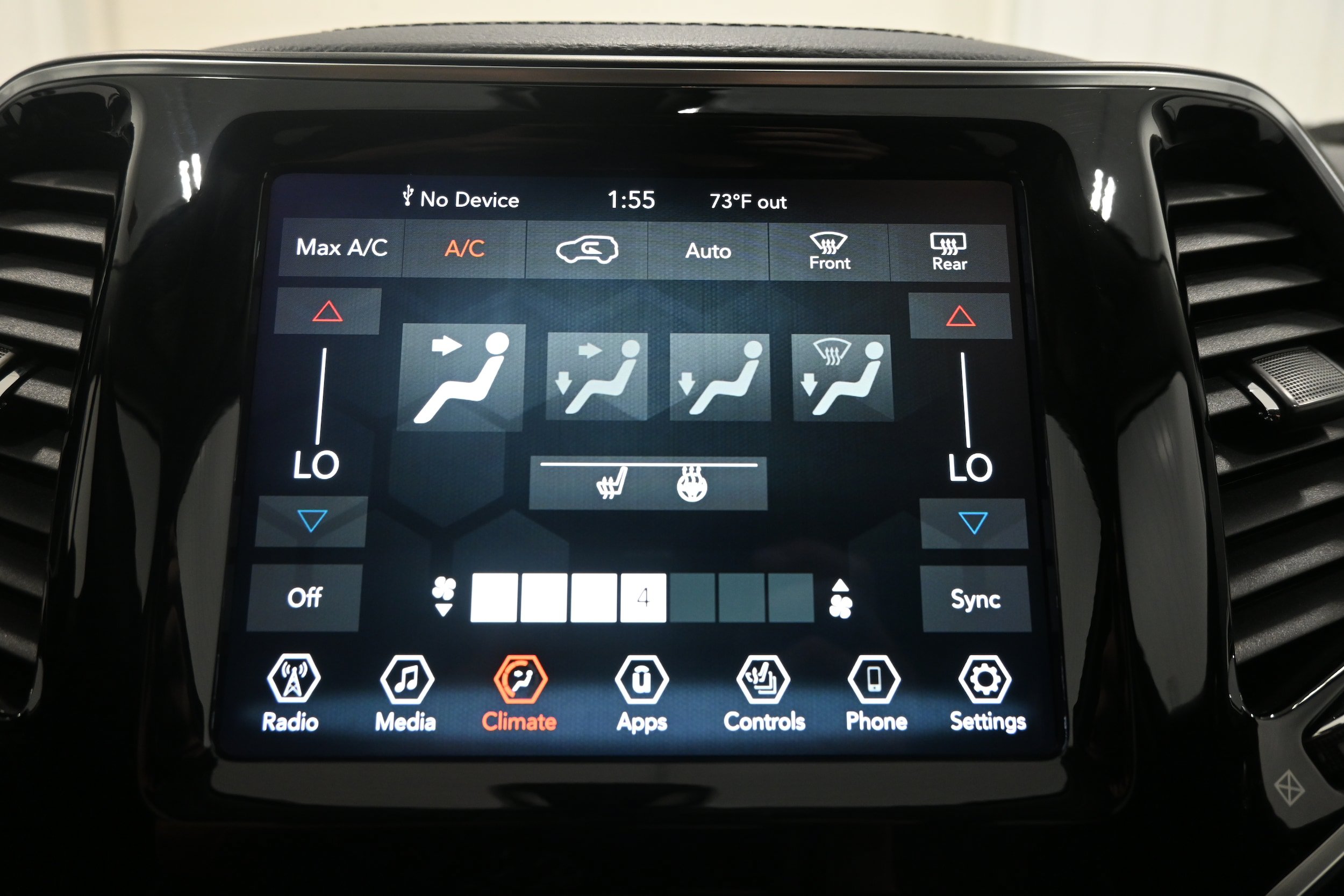 Used 2019 Jeep Cherokee Limited w/ Trailer Tow Group AWD/4WD image 13