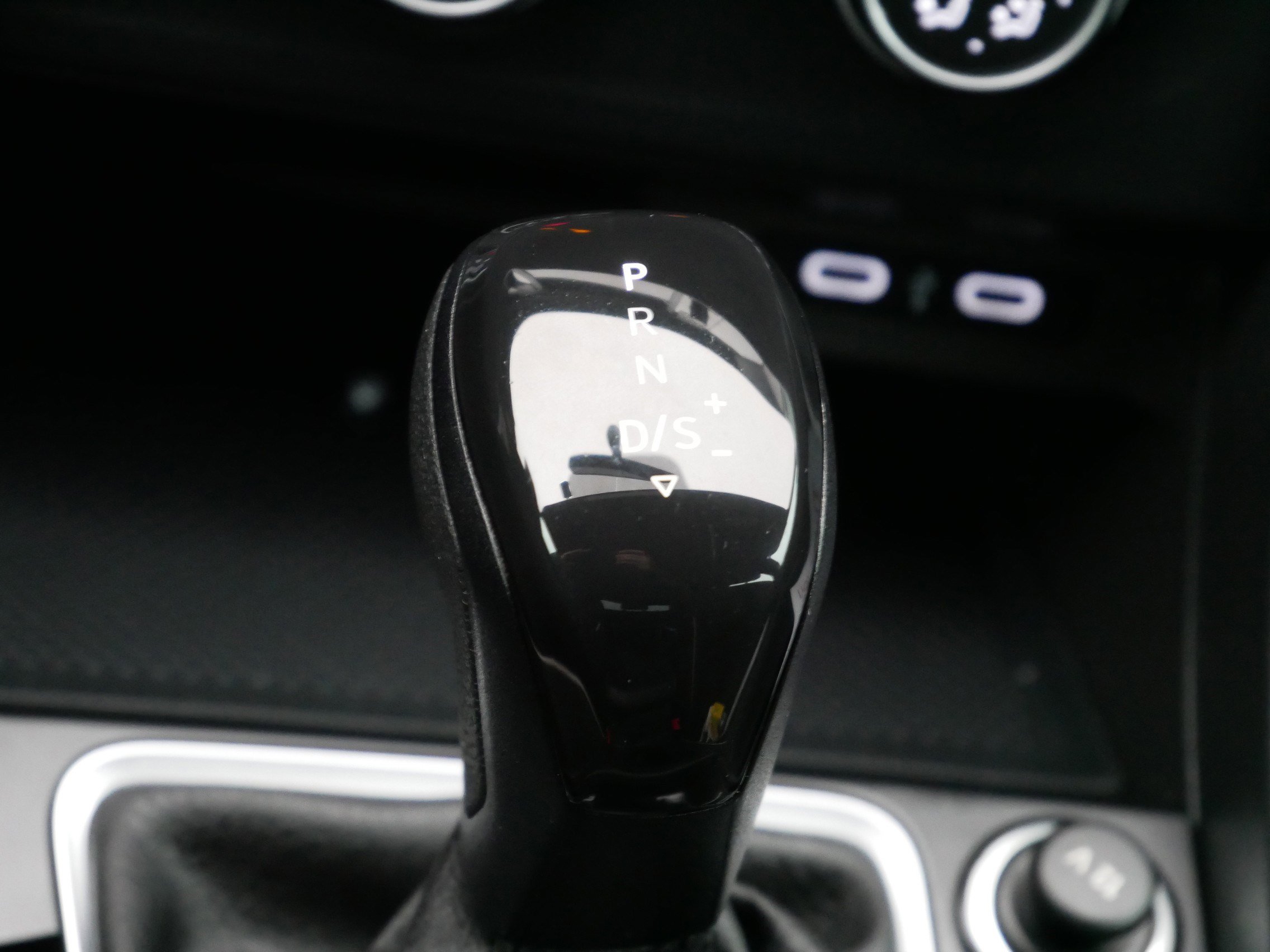 Used 2022 Volkswagen Jetta Sport image 24