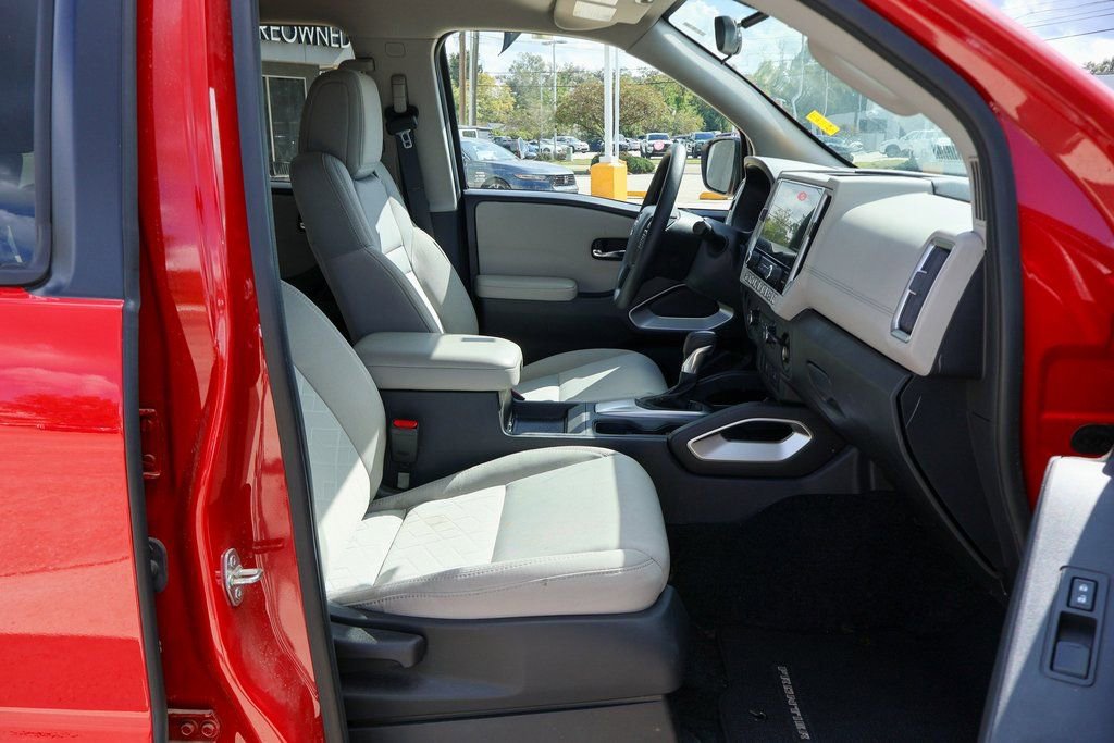 Certified 2025 Nissan Frontier SV image 8