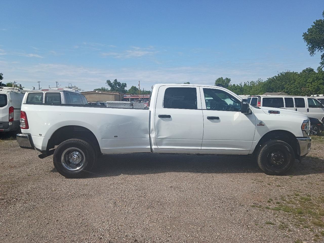 Used 2024 RAM 3500 Tradesman w/ Chrome Appearance Group AWD/4WD image 4
