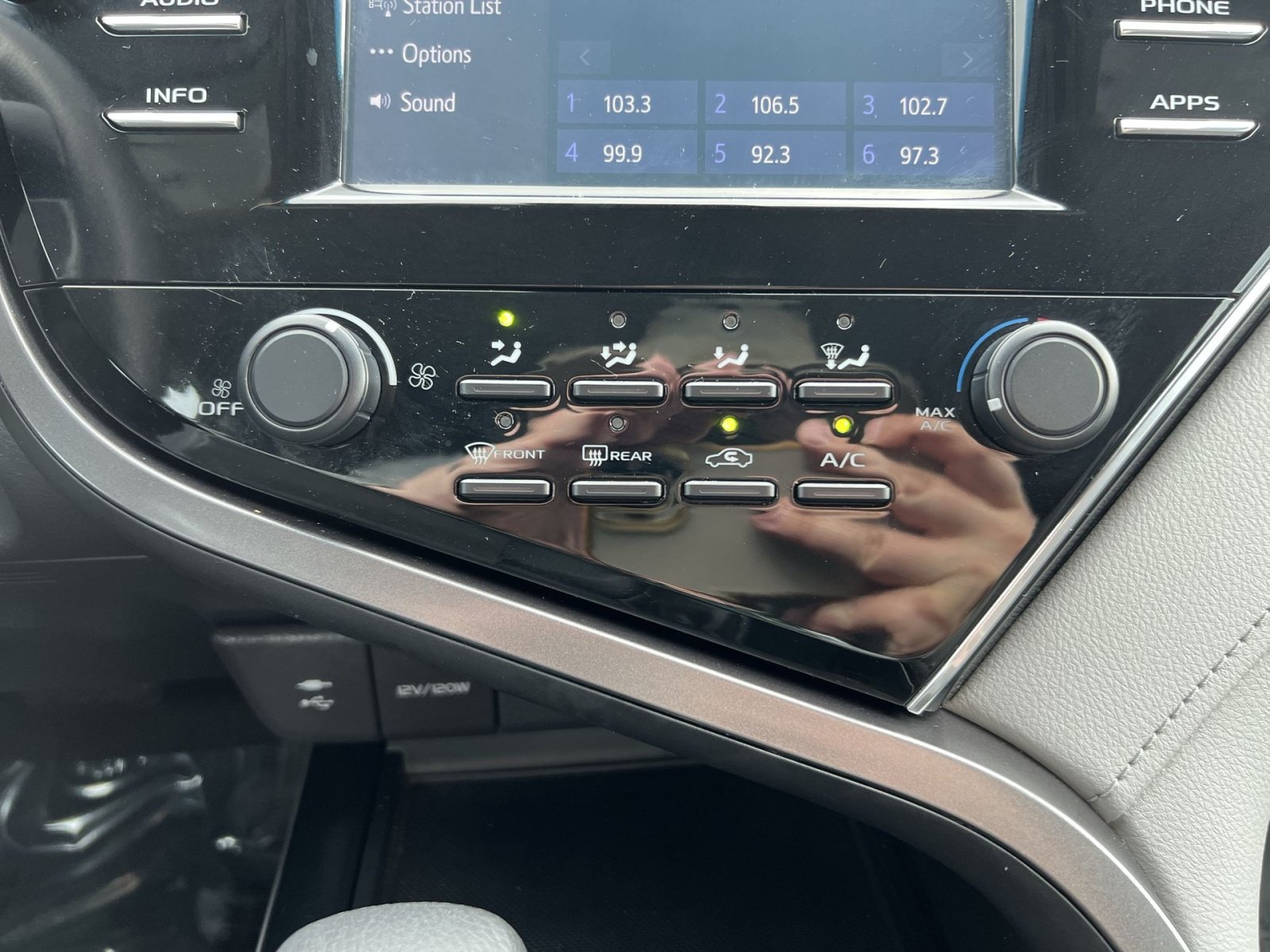 Used 2018 Toyota Camry LE FWD image 20