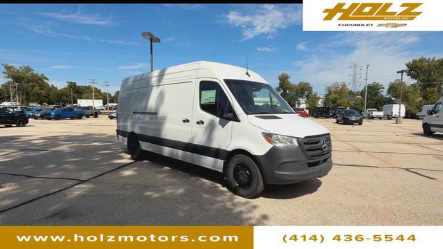 Used 2025 Mercedes-Benz Sprinter 2500 image 2