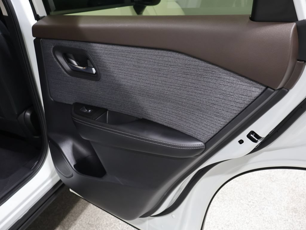 Used 2023 Nissan Rogue SV AWD/4WD image 19