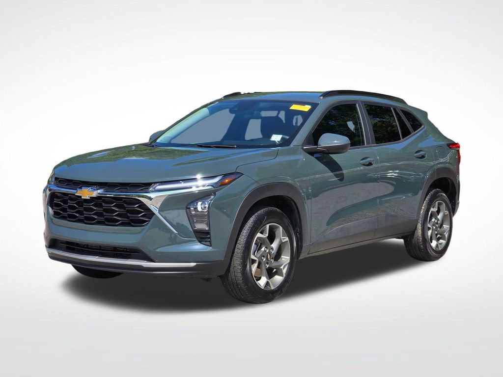 Used 2025 Chevrolet Trax LT w/ Driver Confidence Package FWD image 2