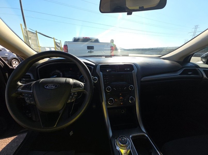 Used 2018 Ford Fusion SE image 27