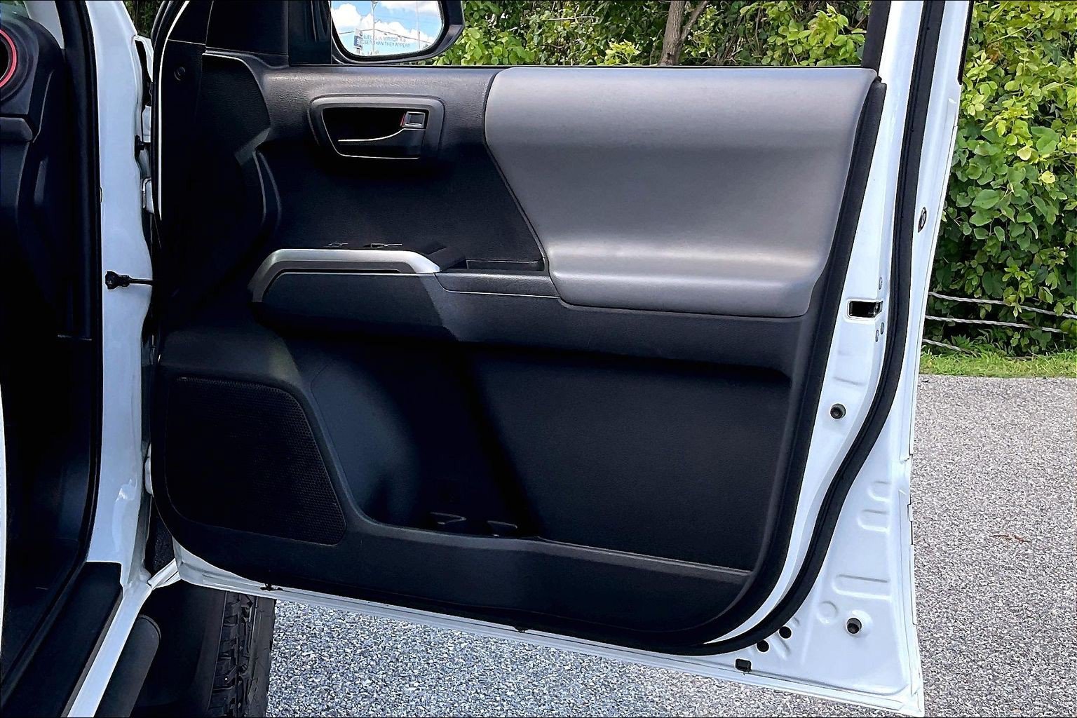 Used 2022 Toyota Tacoma SR5 AWD/4WD image 23