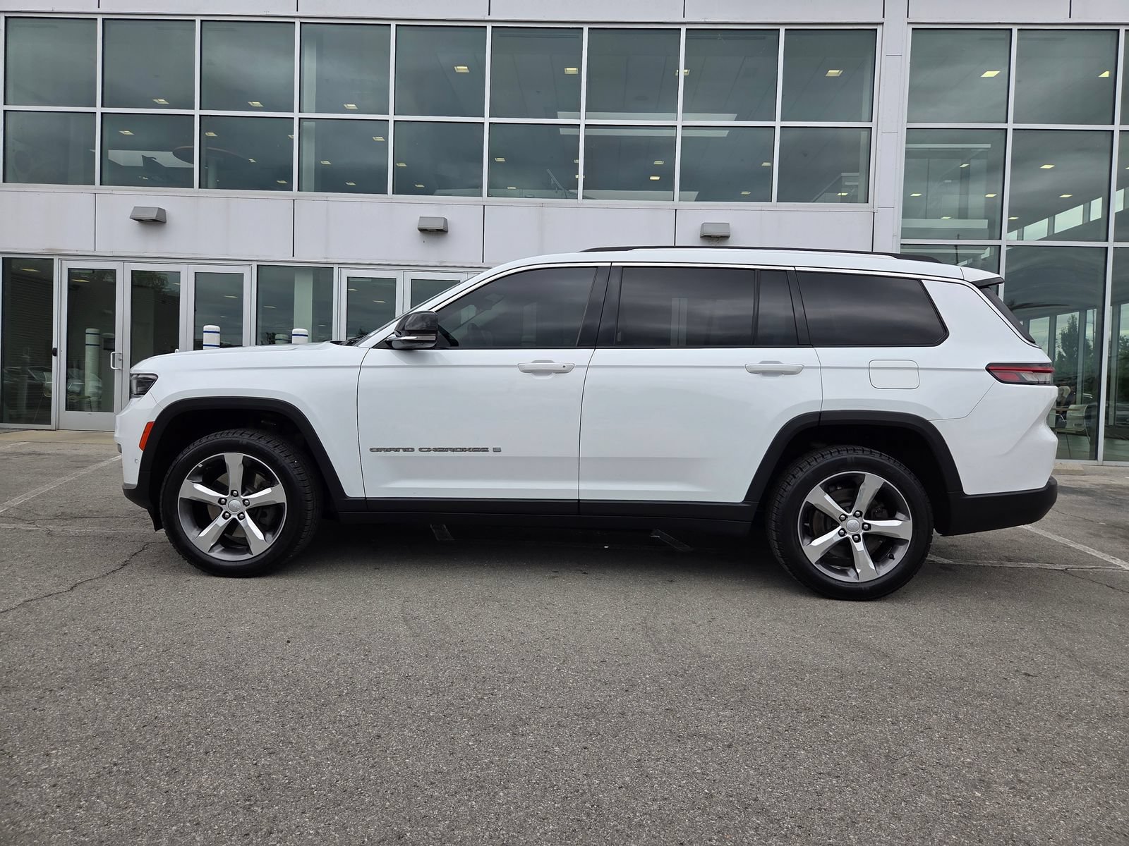 Used 2022 Jeep Grand Cherokee L Limited w/ Luxury Tech Group II AWD/4WD image 9