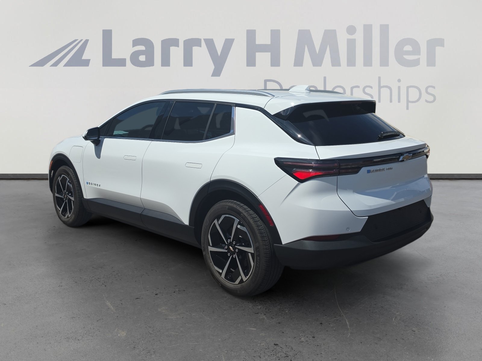Used 2026 Chevrolet Equinox EV LT AWD/4WD image 3