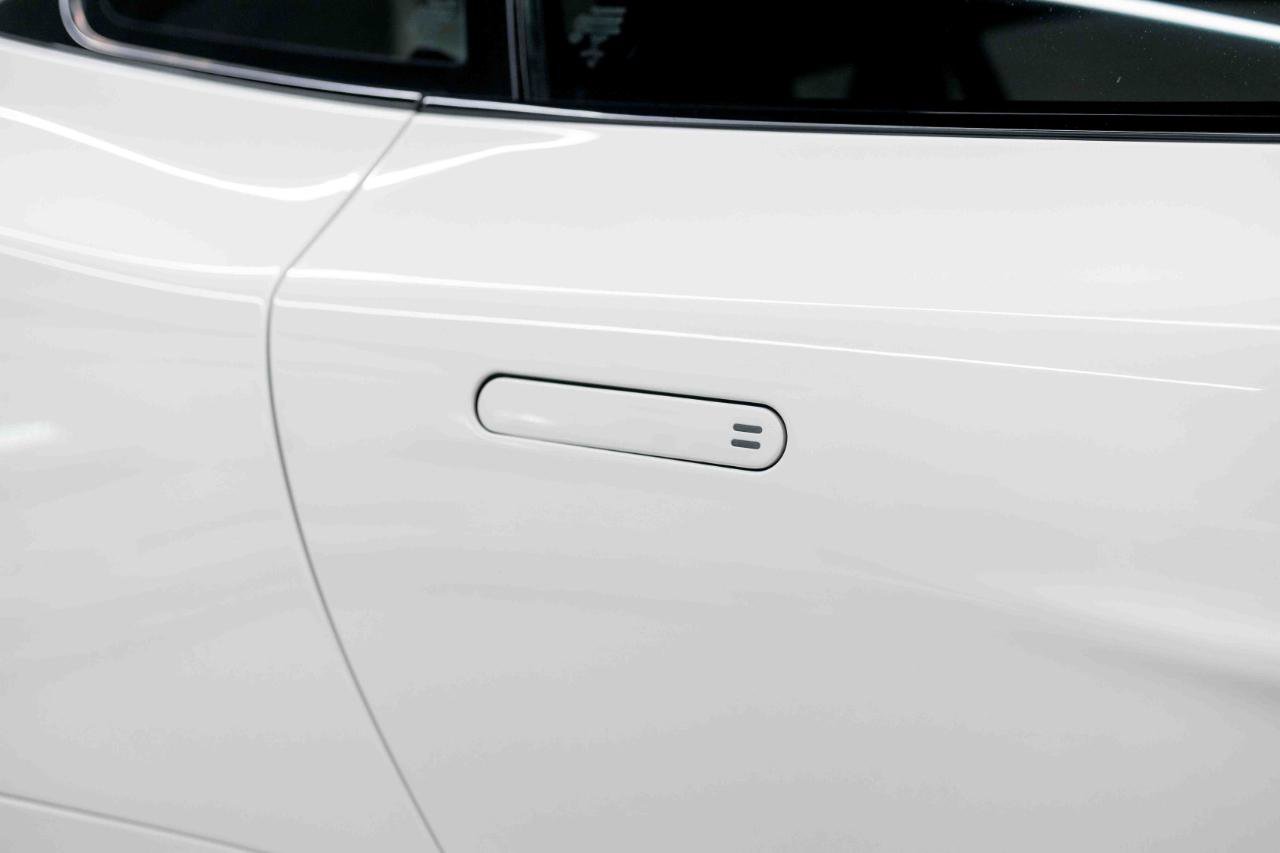 Used 2016 Aston Martin Vanquish Coupe image 17