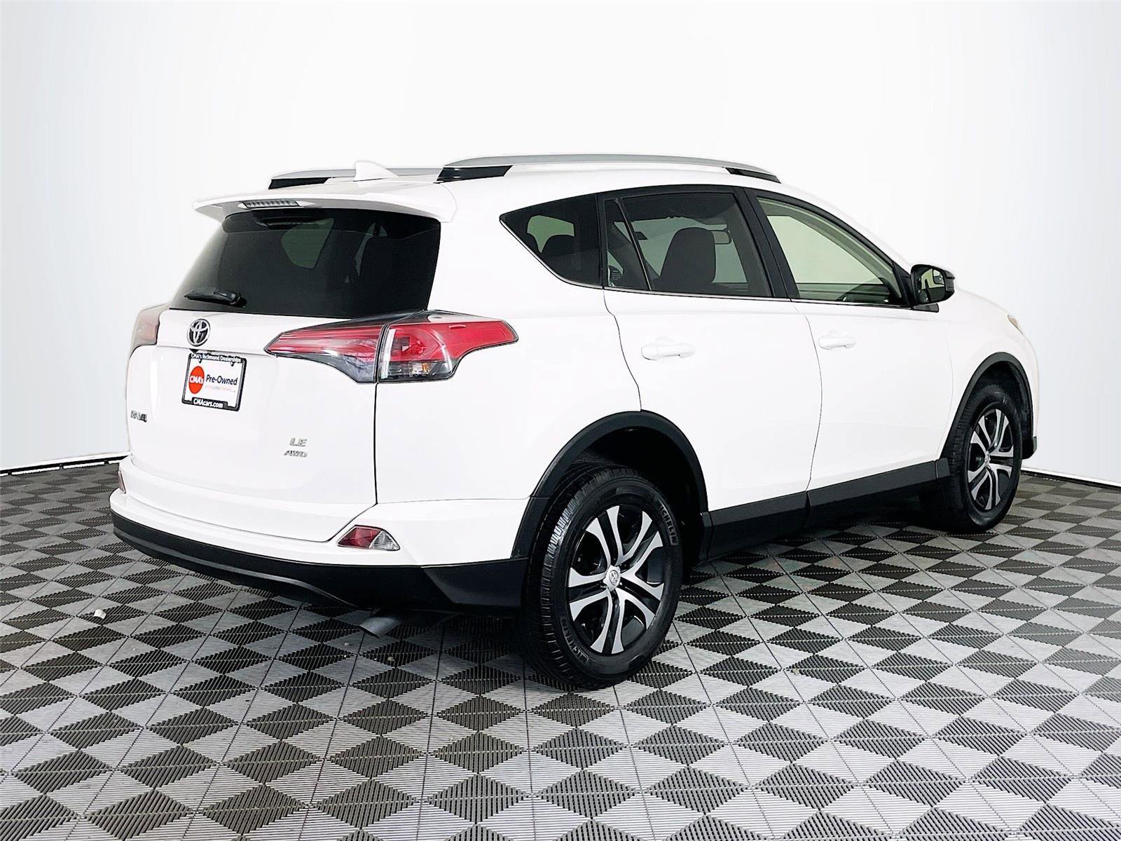 Used 2016 Toyota RAV4 LE AWD/4WD image 9