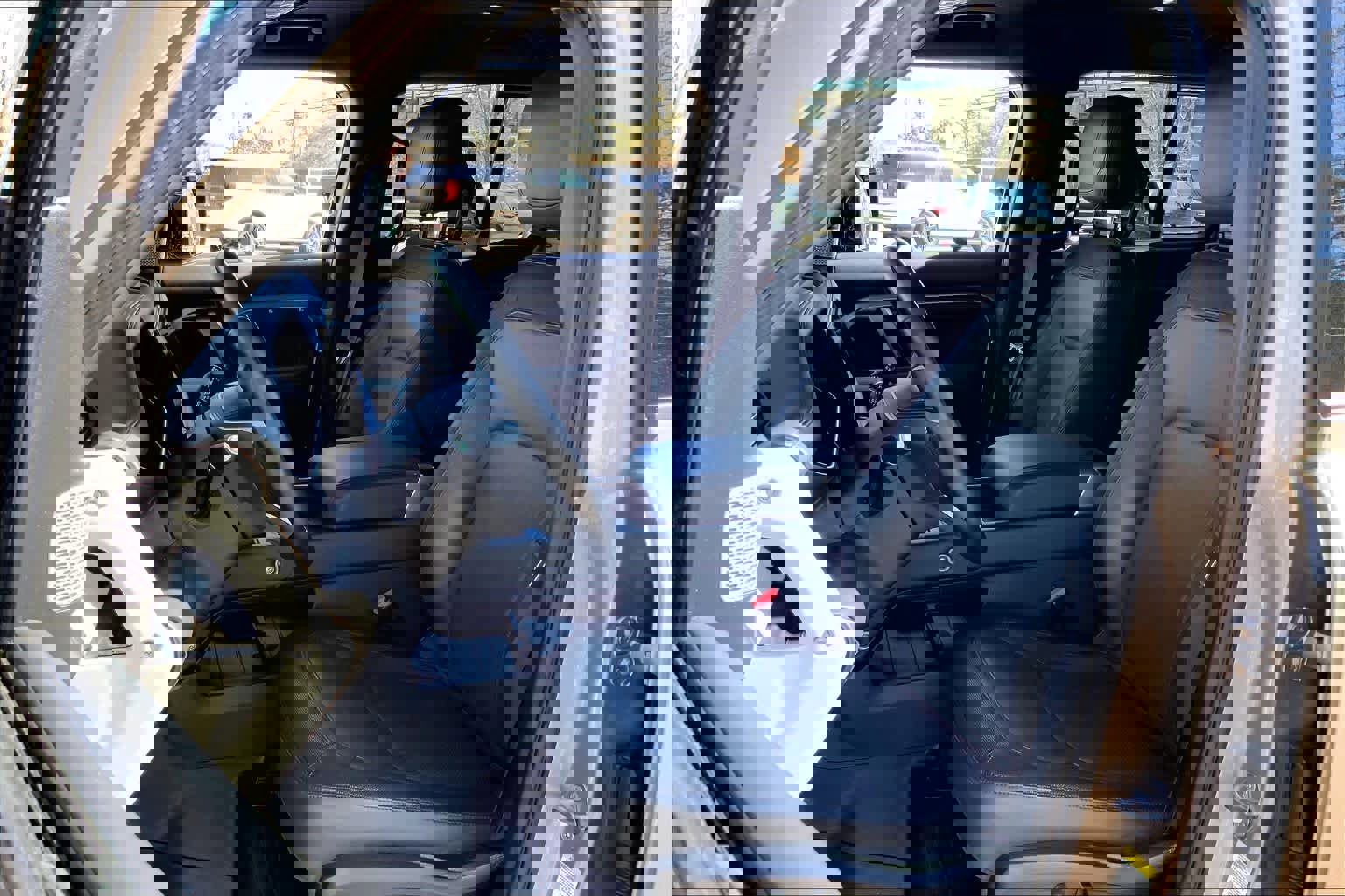 Used 2023 Land Rover Defender 130 X-Dynamic SE image 8