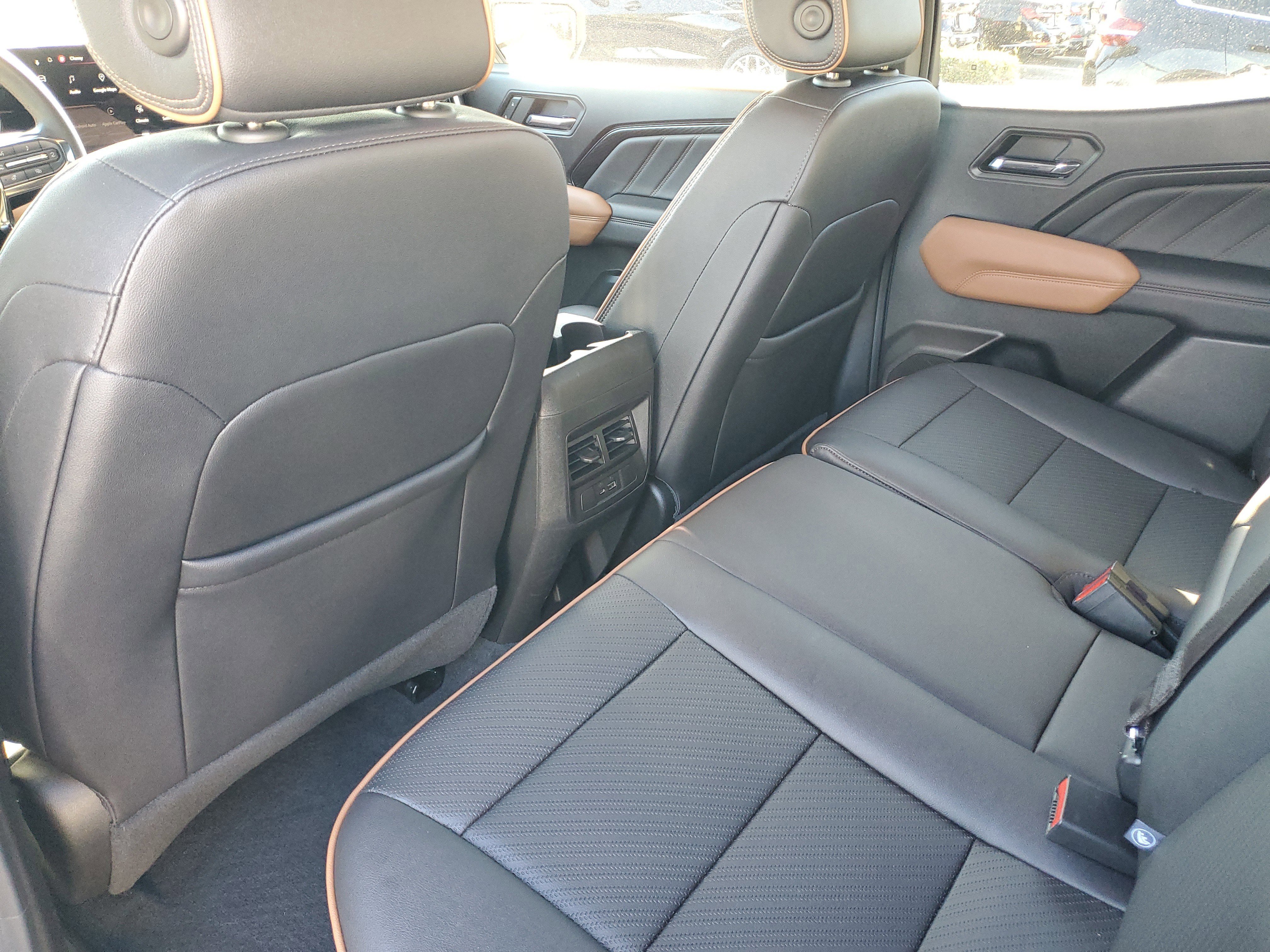 Used 2023 GMC Canyon AT4 w/ AT4 Premium Package image 11