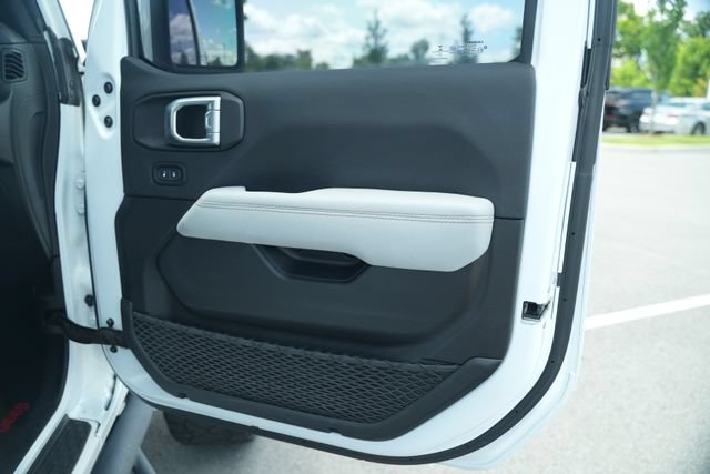 Used 2021 Jeep Gladiator Overland AWD/4WD image 21