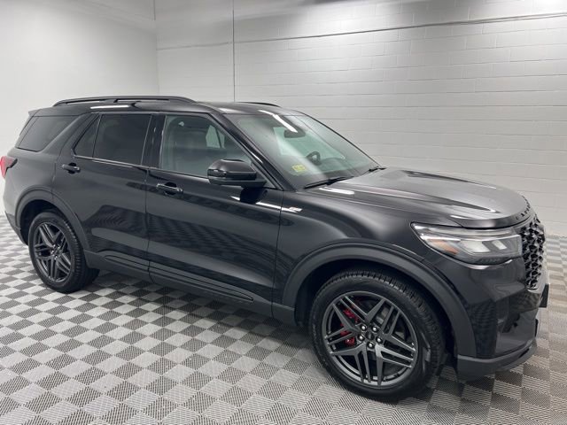 Used 2025 Ford Explorer ST-Line w/ Premium Package image 4