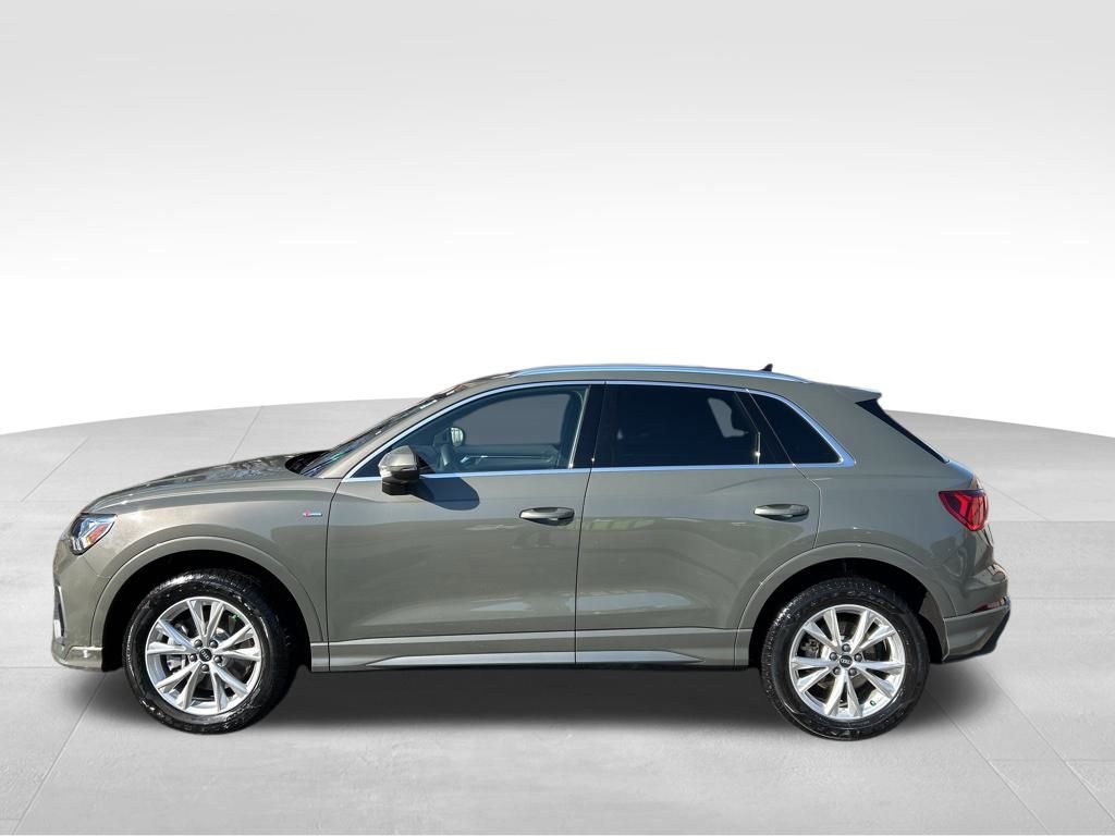 Used 2025 Audi Q3 2.0T Premium image 2