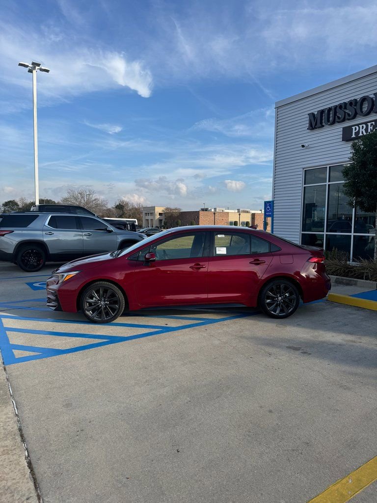 Used 2026 Toyota Corolla SE image 3