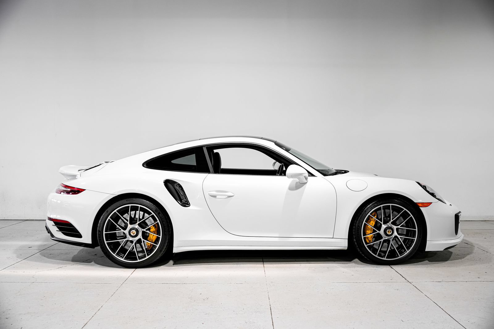 Used 2018 Porsche 911 Turbo S AWD/4WD image 2