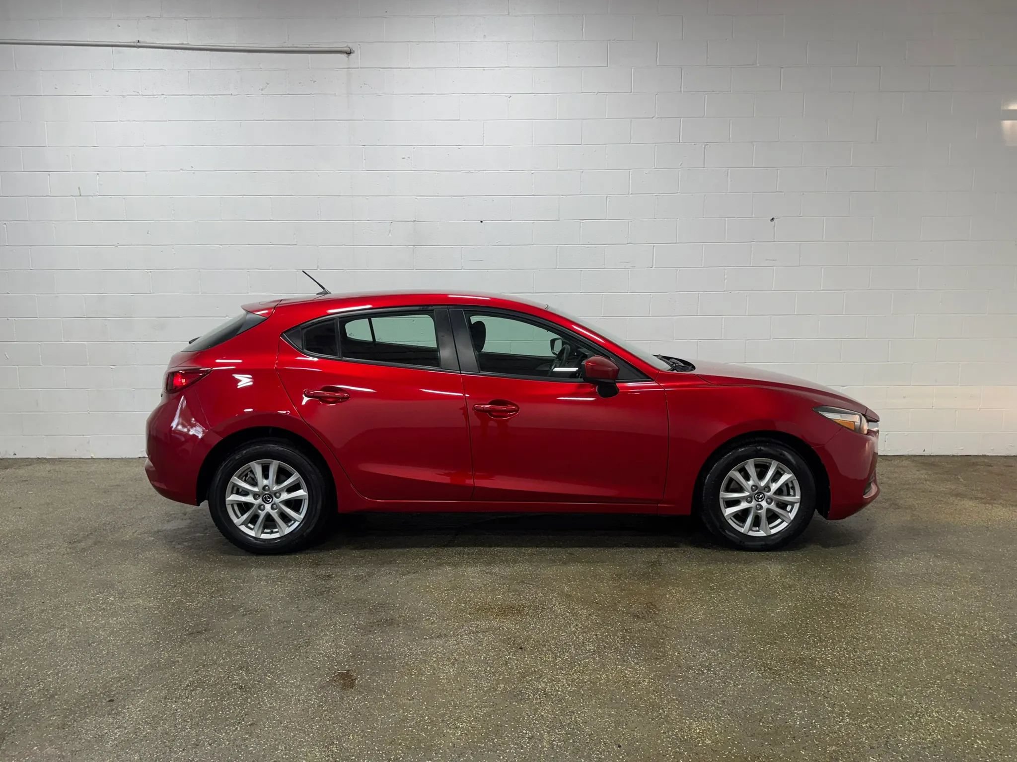 Used 2018 MAZDA MAZDA3 Sport FWD image 2