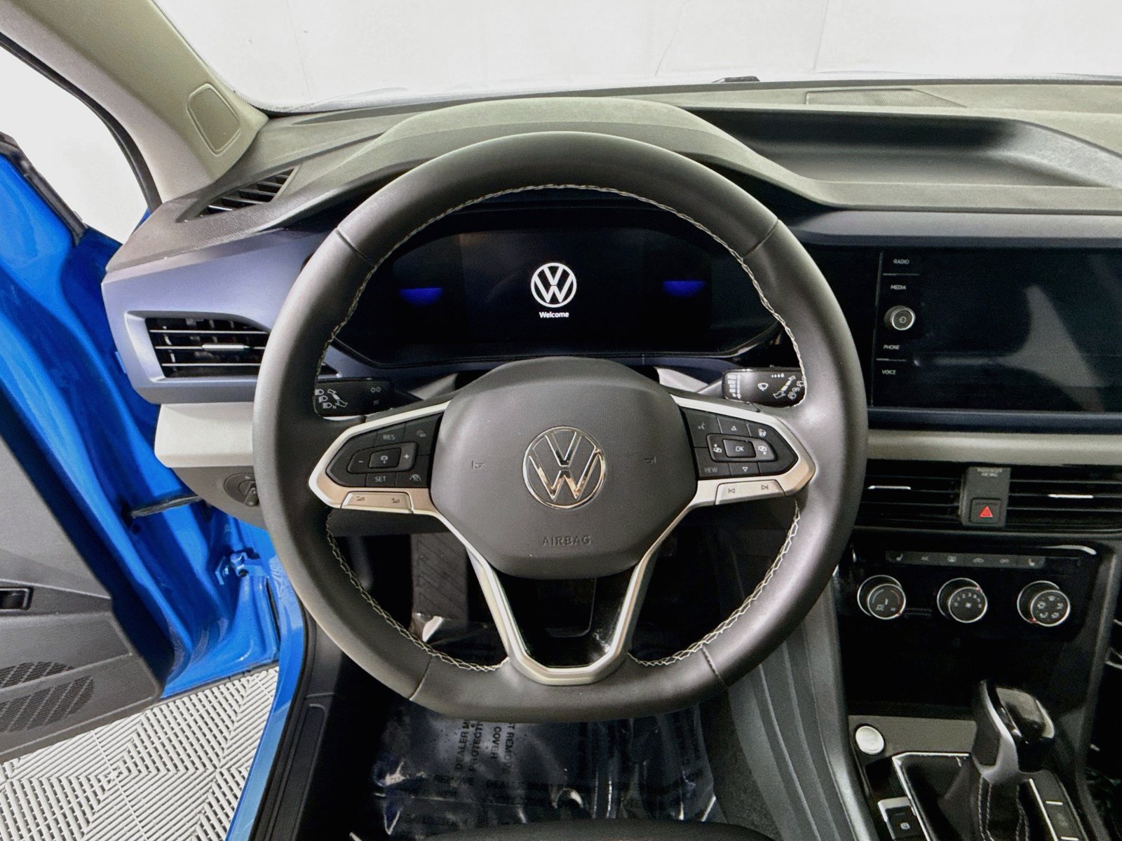Certified 2023 Volkswagen Taos SE w/ Panoramic Sunroof Package AWD/4WD image 14