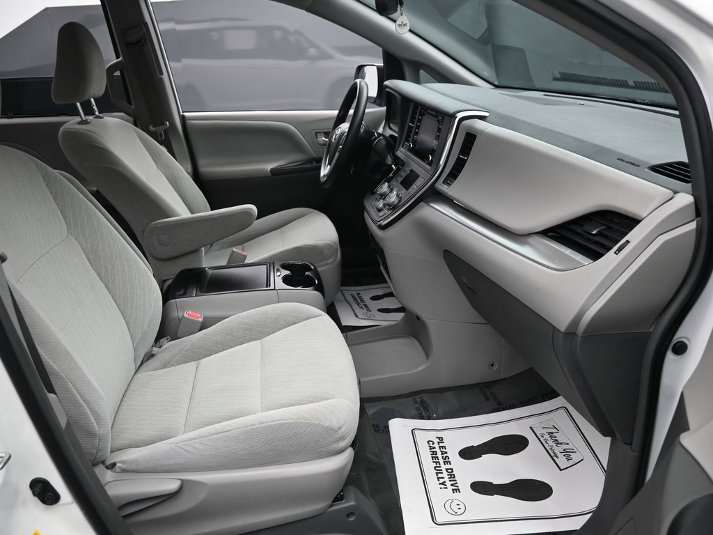 Used 2019 Toyota Sienna LE image 10