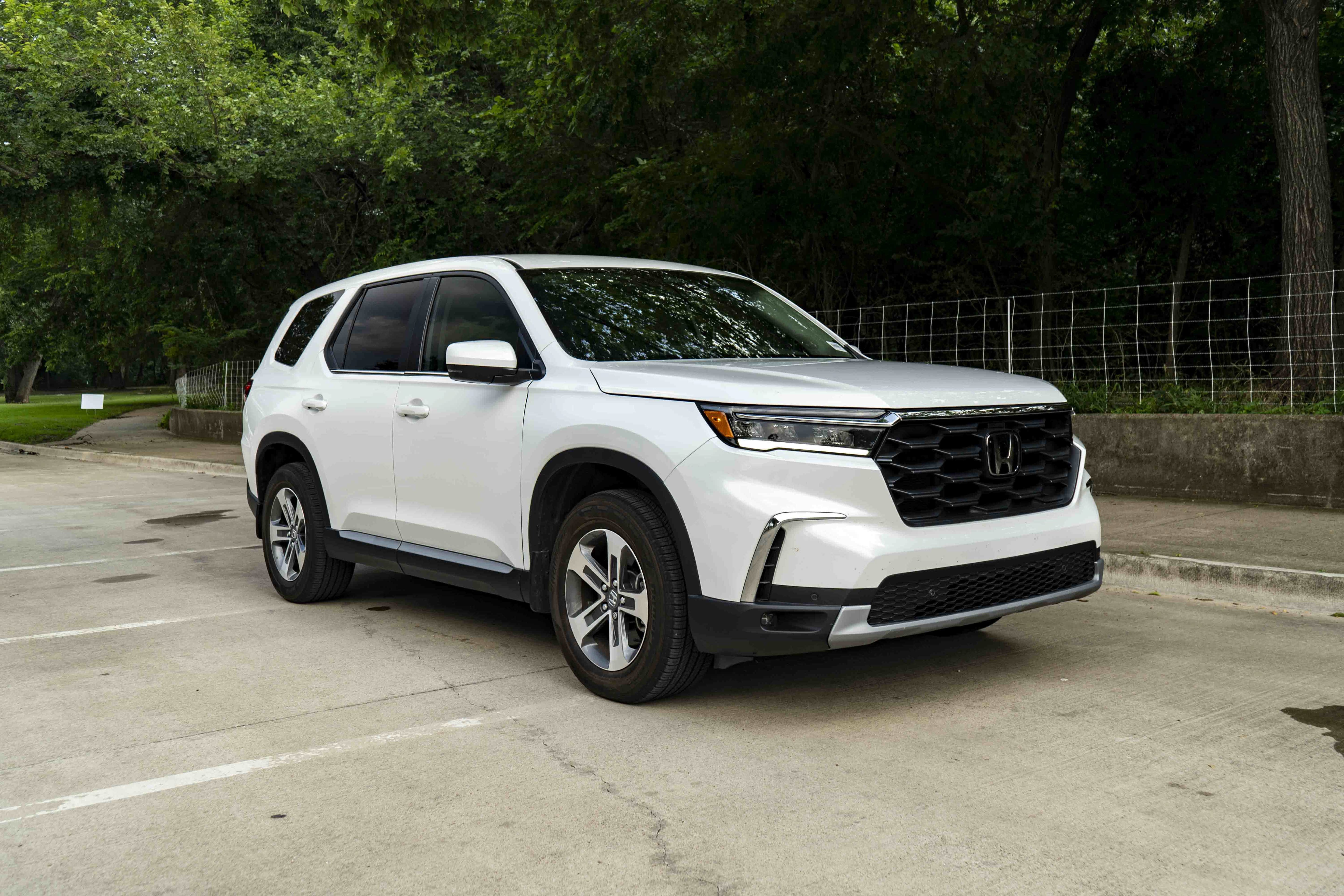 Used 2025 Honda Pilot EX-L image 2