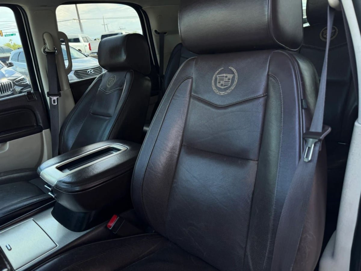 Used 2013 Cadillac Escalade Platinum AWD/4WD image 42