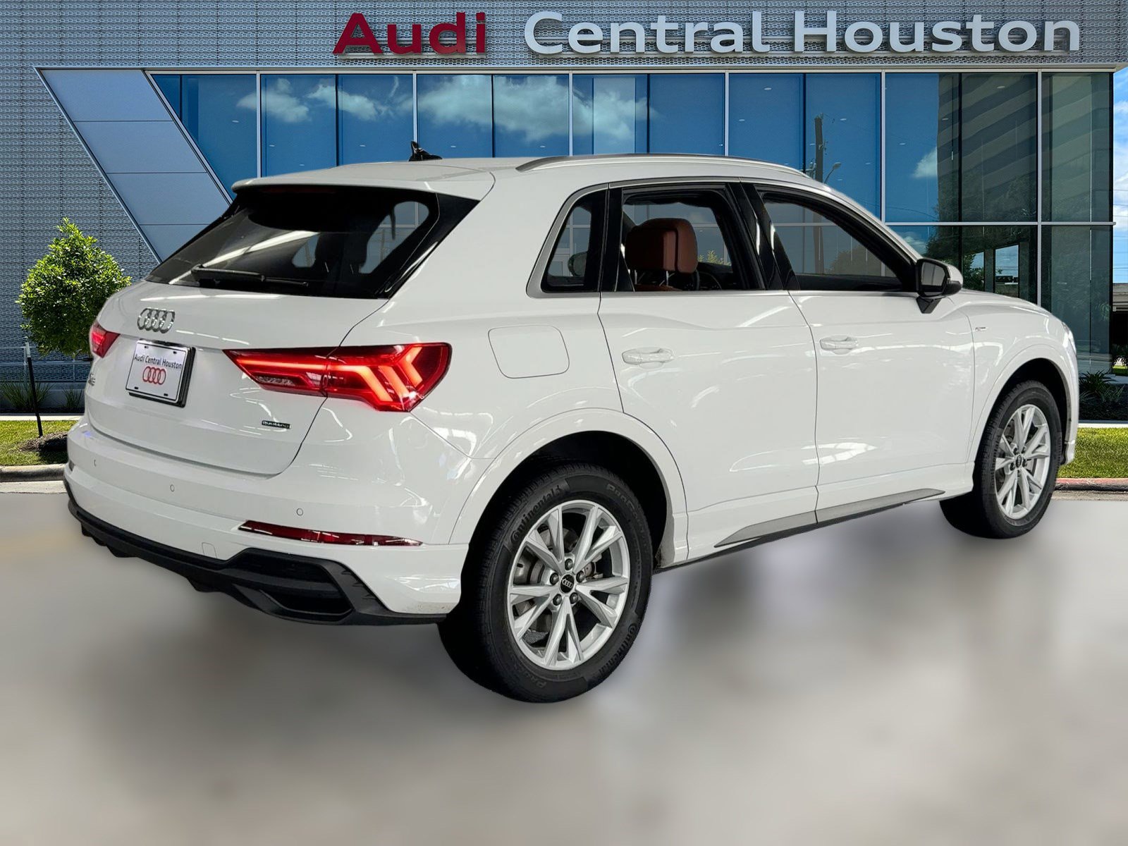 Used 2025 Audi Q3 2.0T Premium w/ Convenience Package image 9