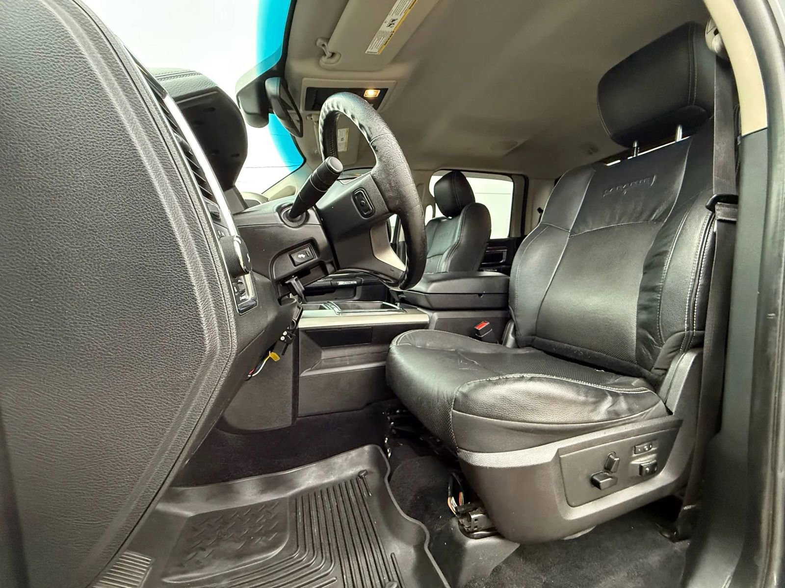 Used 2014 RAM 1500 Laramie w/ Convenience Group AWD/4WD image 9
