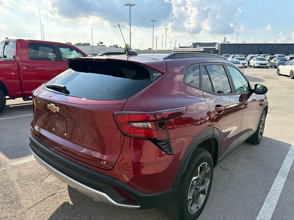 Used 2024 Chevrolet Trax LT w/ Driver Confidence Package FWD image 5