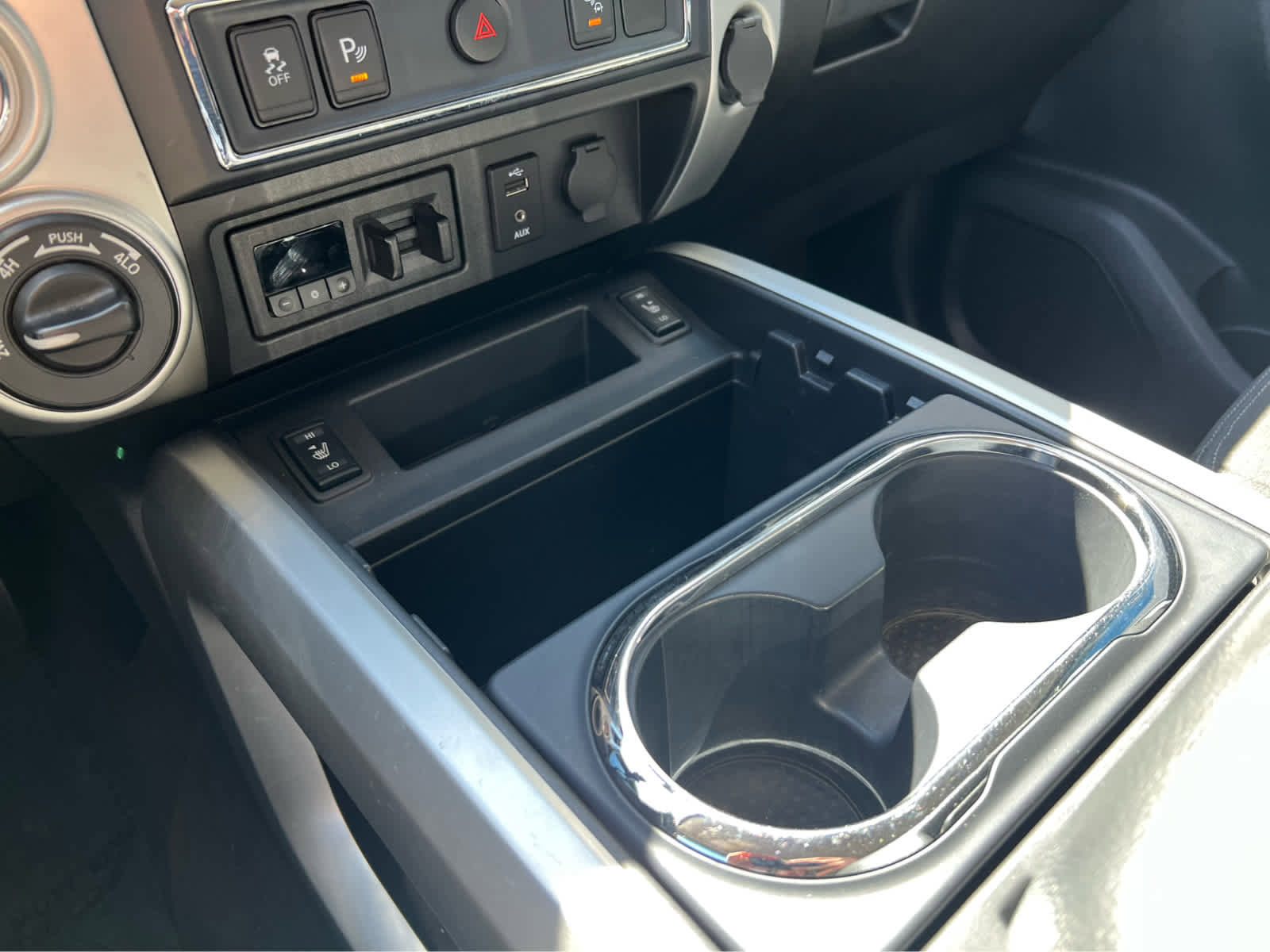 Used 2017 Nissan Titan SV AWD/4WD image 38