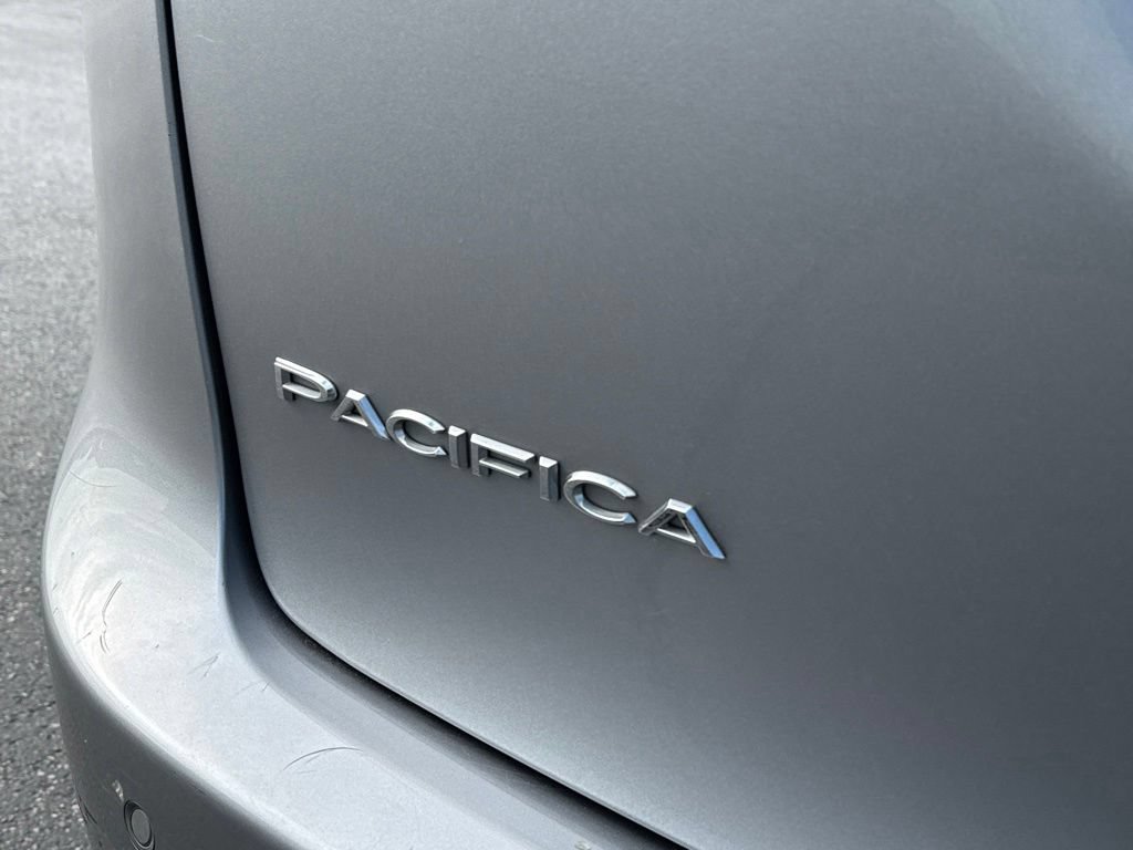 Used 2018 Chrysler Pacifica Touring-L FWD image 7