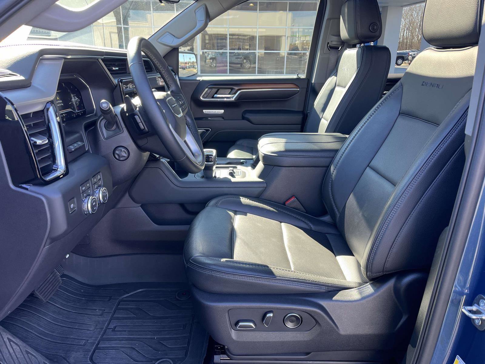 Used 2024 GMC Sierra 1500 Denali w/ Denali Reserve Package image 11