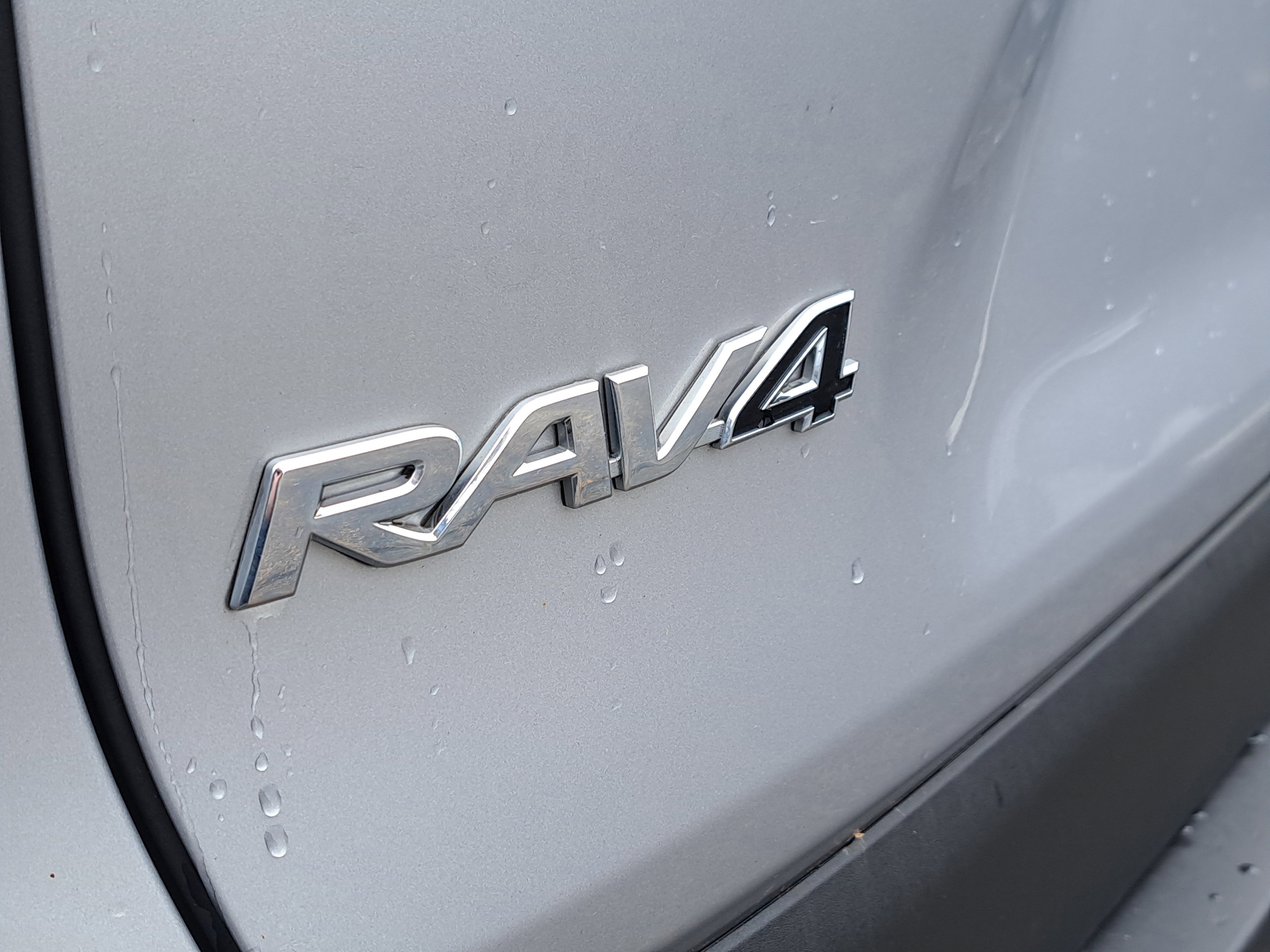 Used 2021 Toyota RAV4 XLE image 6