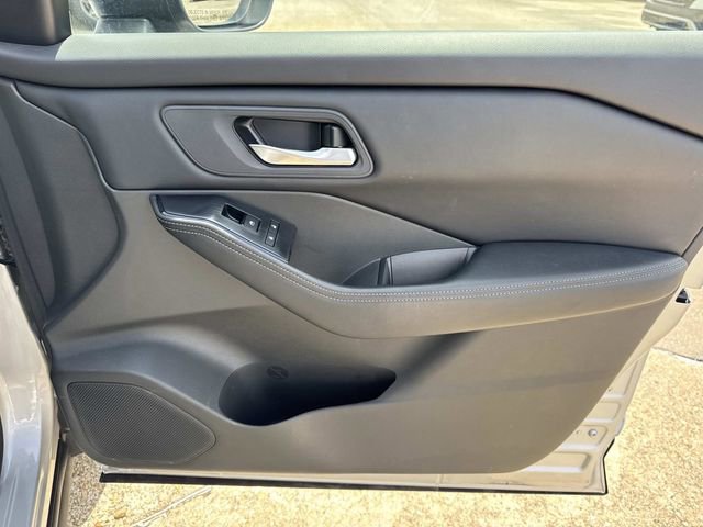 Used 2025 Nissan Rogue SV AWD/4WD image 17