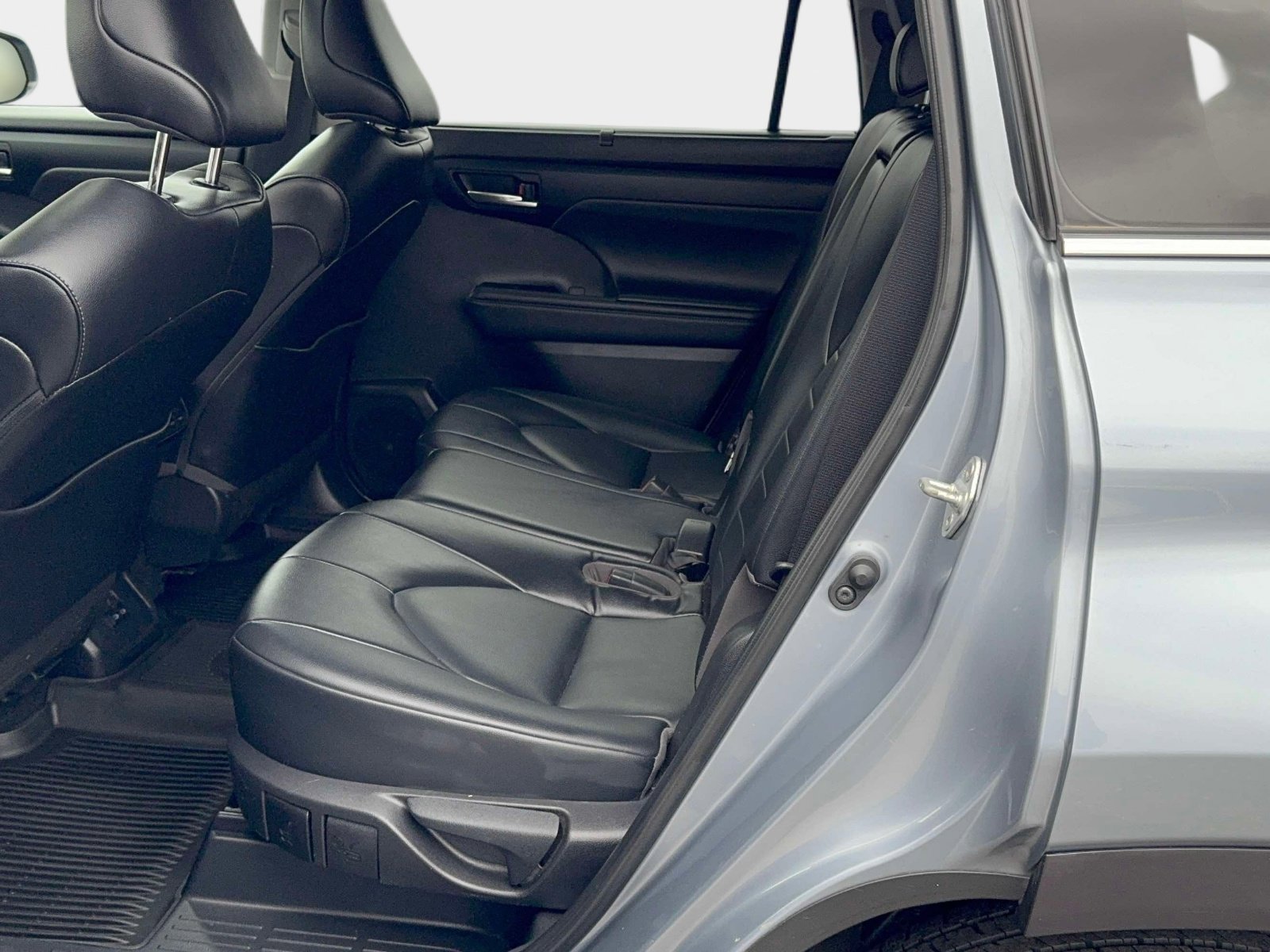 Used 2022 Toyota Highlander XLE image 14