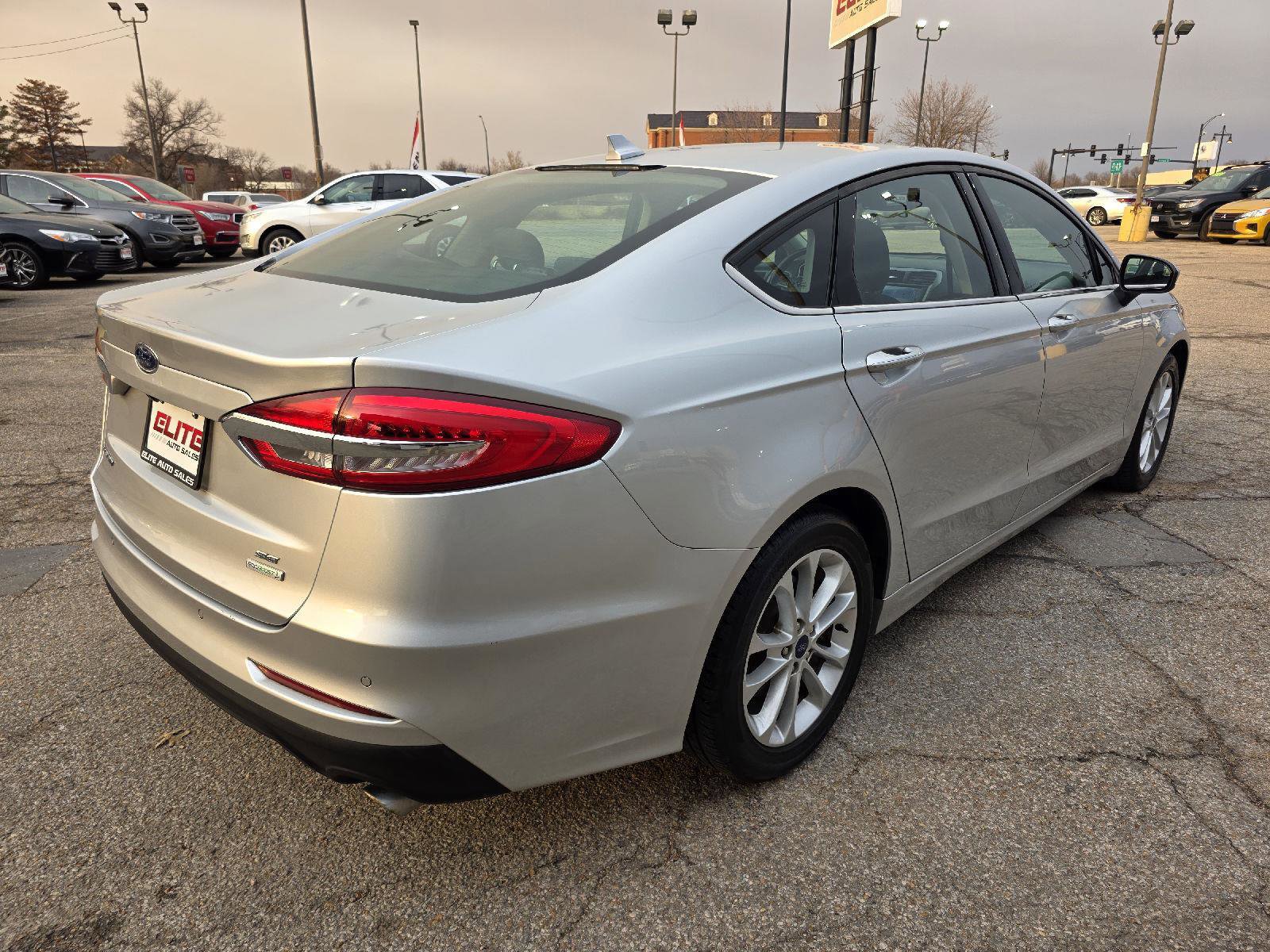 Used 2019 Ford Fusion SE image 5