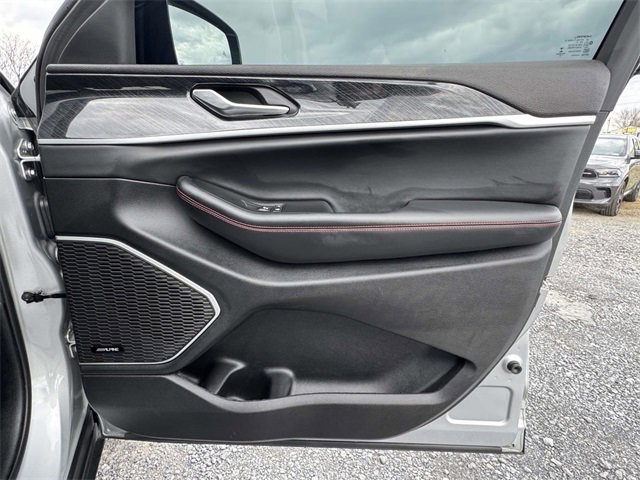 Used 2022 Jeep Grand Cherokee Trailhawk image 13