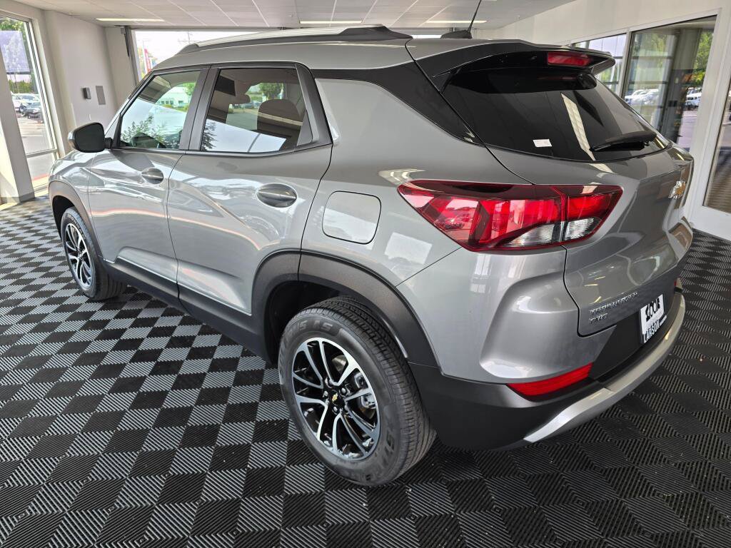 Used 2025 Chevrolet TrailBlazer LT AWD/4WD image 5